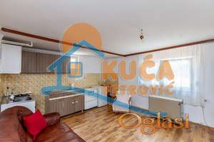 Jednoiposoban  stan  u  kući, prizemlje, deo dvorišta, 40 m2, Apelovac