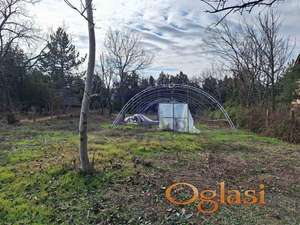 Plac u Čortanovcima pored glavnog puta