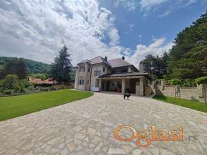 Šestosobna spratna kuća - 1715m2 plac - POPOVICA -