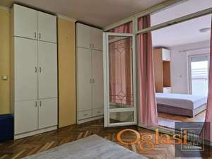 Dvosoban stan na Grbavici ! Bulevar Cara Lazara