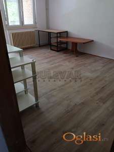 Odličan  trosoban stan 81m2, 1.sprat, na top lokaciji kod Saborne crkve