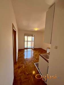 Adamovicevo/Bul. Evrope 40m²,privatni parking
