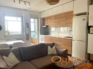 STAN - NOVI SAD - BULEVAR - 57m2 - 151000 evra