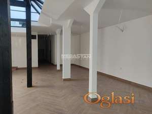 Venizelosova, renoviran, prazan