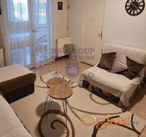 Ovaj moderno uređen jednoiposoban stan površine 45 m² nalazi se na Zlatiboru