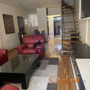 Izdaje se prelepa kuća na Lipovom gaju, površine 106m2, sa bazenom, raspoređena na prizemlje i dve etaže.