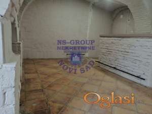 Lokal površine 29m², smešten u jedinstvenom ambijentu Petrovaradinskog Gradića