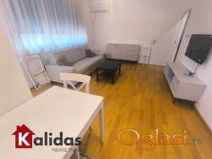 odmah useljiv, nov, kopletno namešten - 42m2+garažno mesto