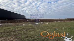 Odlican plac na ulazu u Rumenku