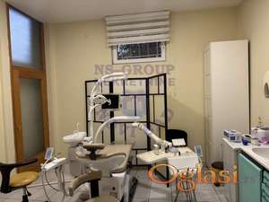 Izdaje se lokal površine 44 m², opremljen i prilagođen za rad stomatološke ordinacije.