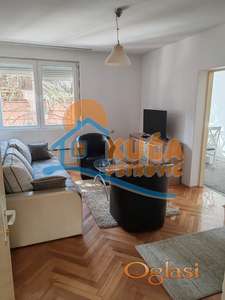 Izdaje se trosoban stan u blizini Crvenog pevca i Kliničkog centra, 61m2