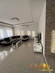 SREMSKI KARLOVCI - SREMSKI KARLOVCI - 450.00 m2
