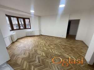 Trosoban stan u centru Novog sada