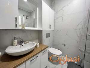 Luksuzan stan u novogradnji sa parkingom