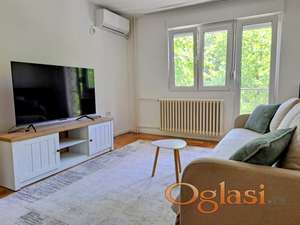 Kompletno renoviran i namešten dvosoban stan, 53 m², 1. sprat, terasa, Pariske komune