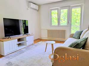 Kompletno renoviran i namešten dvosoban stan, 53 m², 1. sprat, terasa, Pariske komune