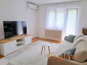 Kompletno renoviran i namešten dvosoban stan, 53 m², 1. sprat, terasa, Pariske komune