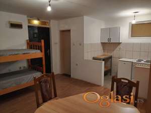 Izdajem namešten stan u Bukovcu