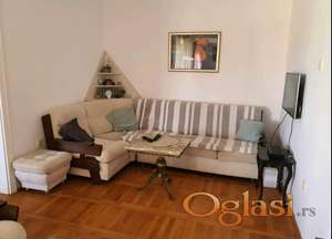 CENTAR IZDAJE SE JEDNOIPOSOBAN NAMEŠTEN STAN