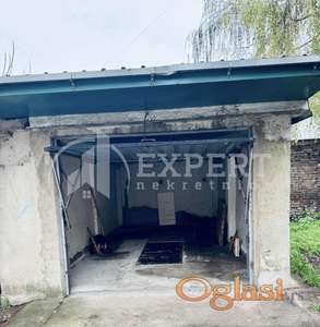 Izdaje se garaža u centru, kod Džamije, 16.5m2