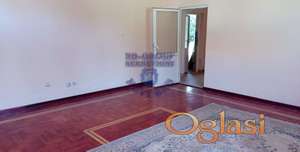 Hala u sklopu placa !