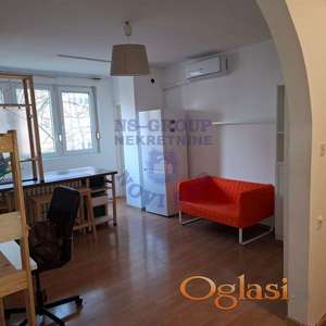 Izdaje se dvosoban stan na Keju, površine 66m².