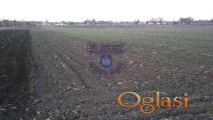 Parcela pored Rumenačkog puta