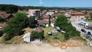 Prodaje se plac sa dve kuće u Požegi