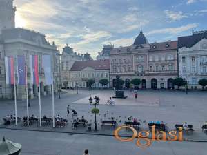 Luksuzno opremljen stan sa pogledom na Mileticev trg