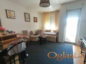 Nameštena veća garsonjera 28m2, terasa, klima - Detelinara