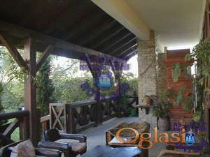 Prelepa kuća u rustičnom stilu,