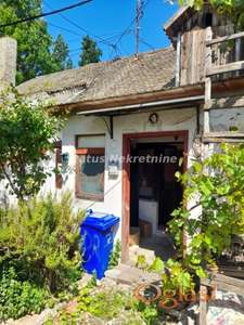 Petrovaradin - dvorišni stan za renoviranje