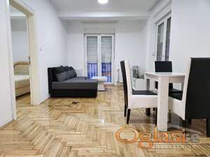 NOVI SAD - CENTAR - 48m2 - 450 evra