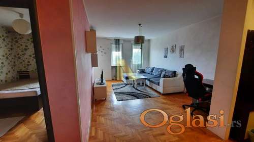 Komforan 2.0 stan na Somborskom bulevaru - pet friendly