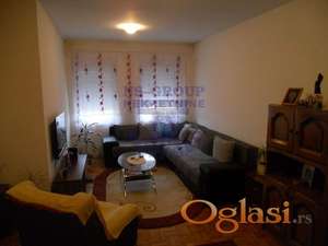 Cara Dušana. Lep stan u novogradnji na traženoj lokaciji.