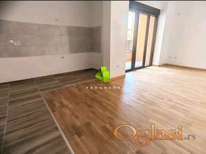 Odmah useljiv troiposoban stan u novogradnji sa PDV-om na najatraktivnijoj lokaciji u gradu, Marger ID#7736