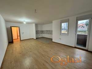 Trosoban, neuseljavan stan u novogradnji, Tatarsko brdo