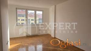 Izdaje se nenamešten stan na Bulevaru, 63m2