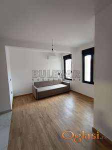 Izdaje se odličan nov, jednoiposoban stan u centru, u Dušanovoj ulici, 33m2