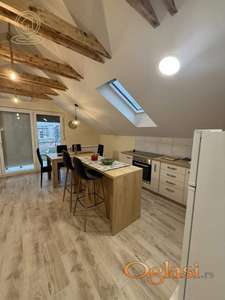 Izdavanje trosobnog stana 90m² – moderno uređen, odlična lokacija, parking i internet