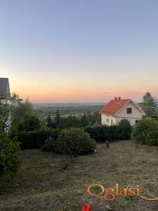 Predivan plac sa pogledom na Novi Sad