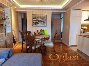 Lux troiposoban stan sa stvarima u strogom centru grada ID#7505