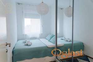 Izdaje se luksuzno opremljen dvosoban stan na Podbari