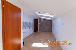 Dvoiposoban  stan , atelje, centar,lift, 68 m2