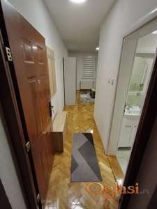Top garsonjera 30m2, potpuno opremljena novim nameštajem.