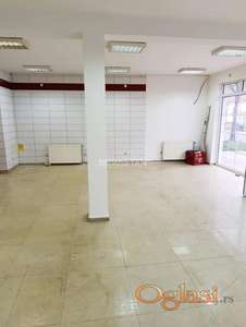 Pogodan za više delatnosti, veliki izlog