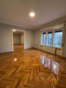 STAN U SRCU NOVOG SADA, RADNIČKA ULICA, PRAVI SALONSKI STAN