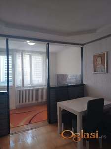 Na prodaju NAMESTEN jednoiposoban stan na Detelinari 46m2