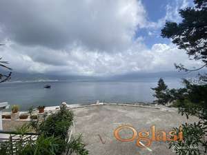 Jedinstvena parcela od 1.141 m2 u Krašićima - 15 metara od mora!