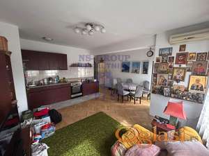 Širi centar - useljiv, uknjižen 1/1 , trosoban stan.